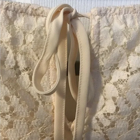 Cream Boxy Blouse with Flutter Sleeves - Picture 4 of 7